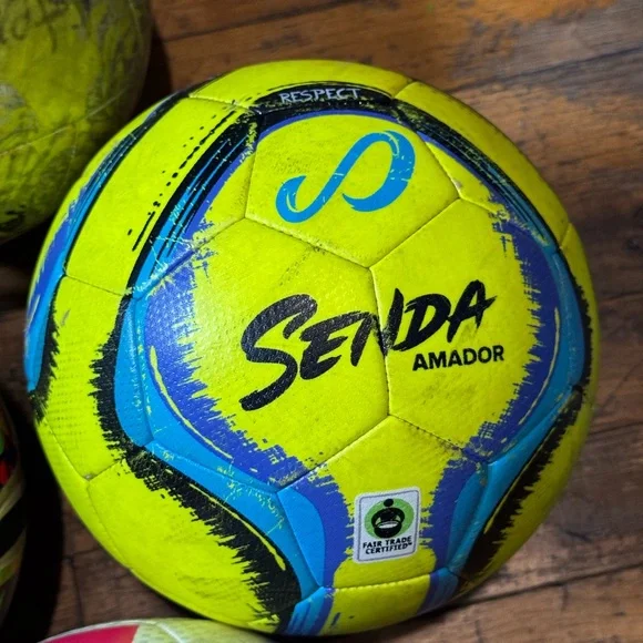 Size 4 soccer ball - Picture 8 of 10